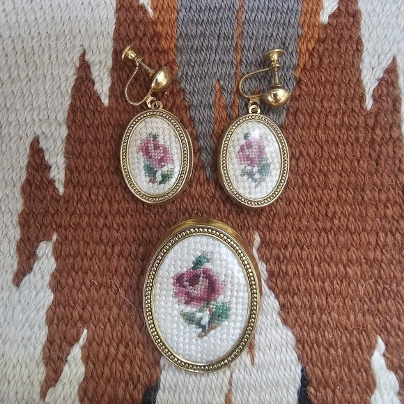 Vintage Needlepoint Cottagecore Flower Floral Earrings & Brooch Set - Picture 1 of 8